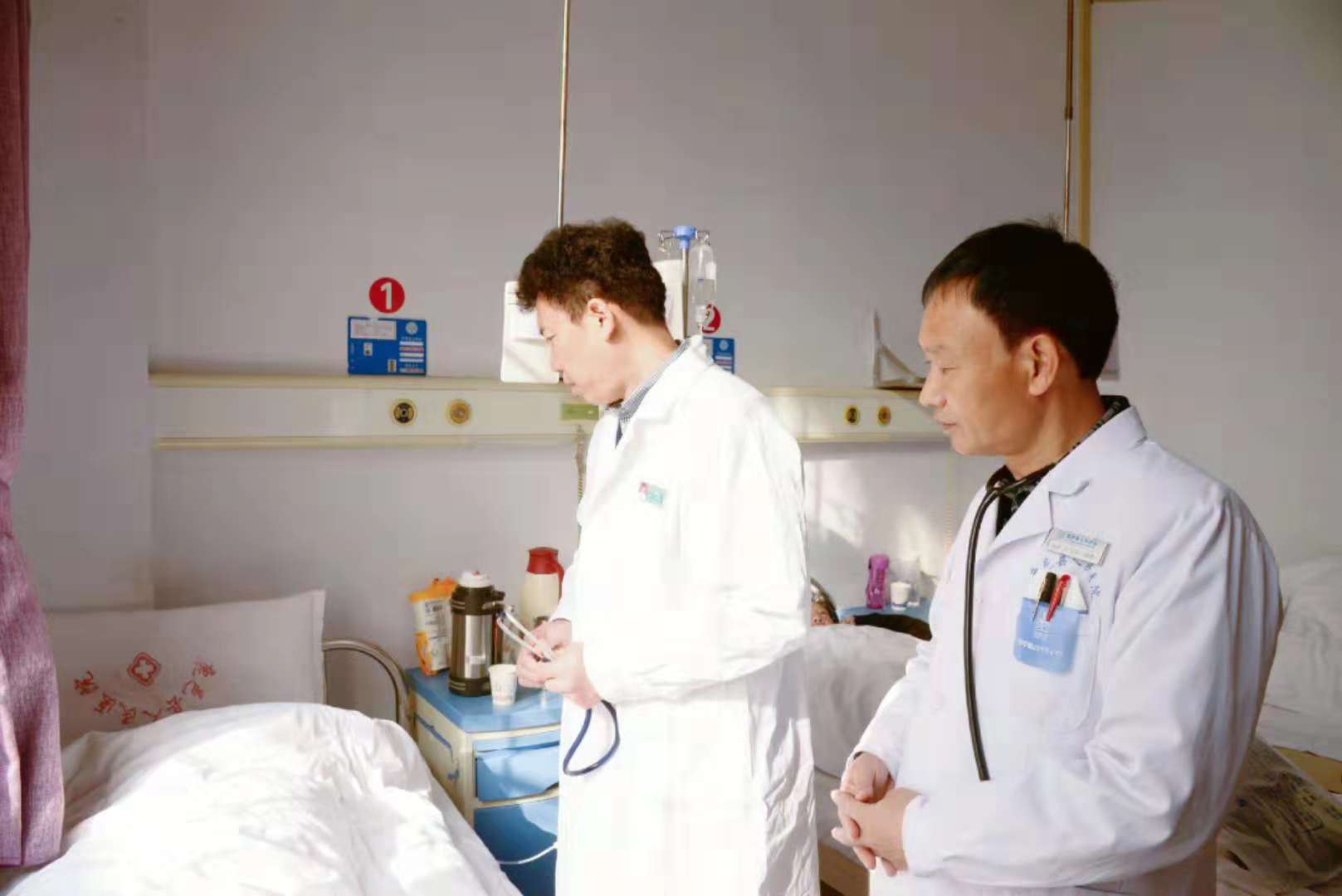 贾国力1.jpg